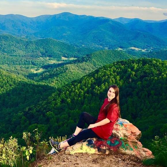 Meet your Posher, Laura - Picture 1 of 1